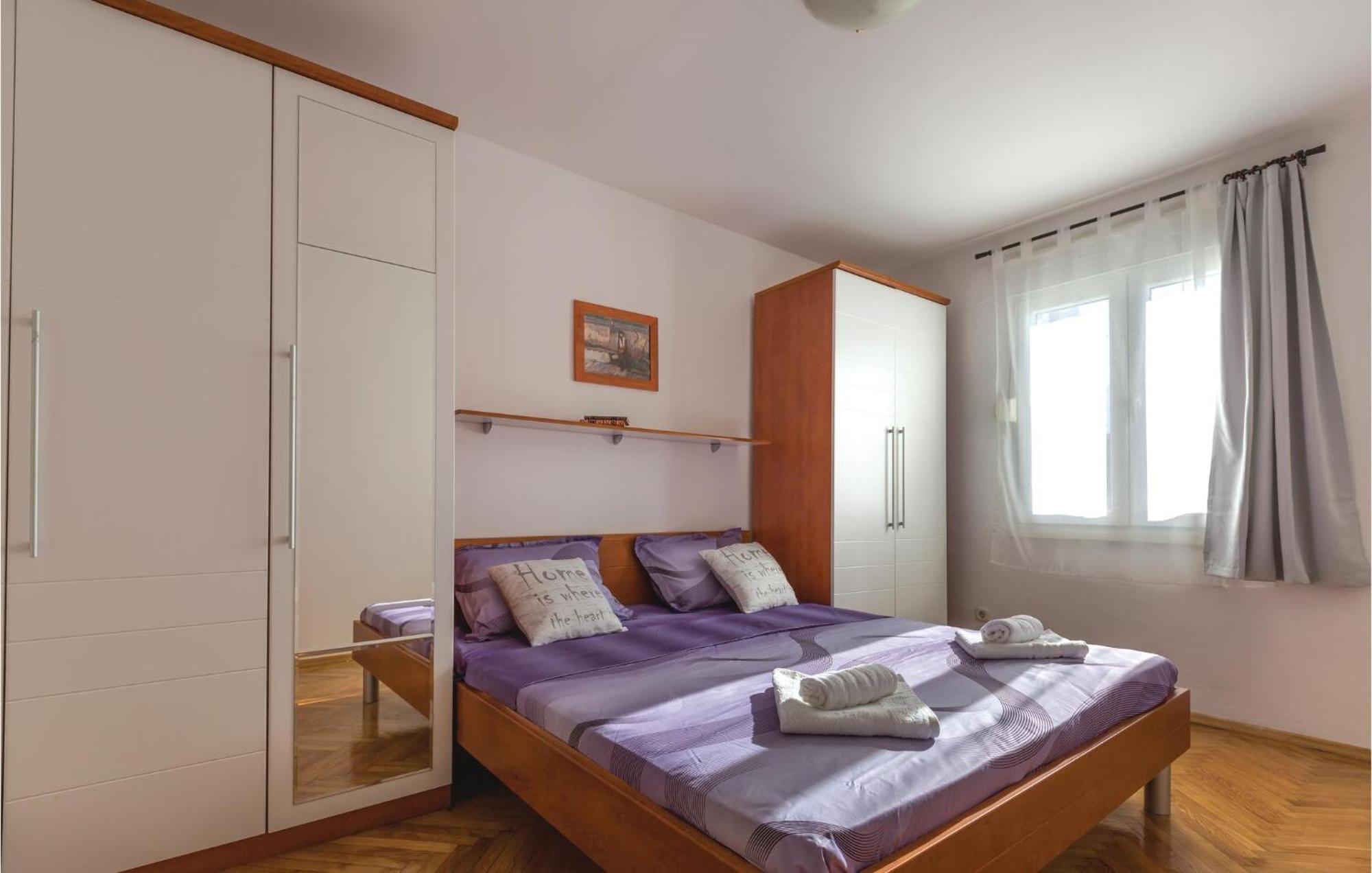 Awesome Apartment In Ploce With Kitchen Exterior foto